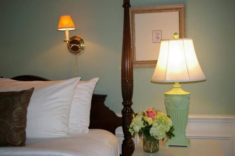 Carriage House Inn0