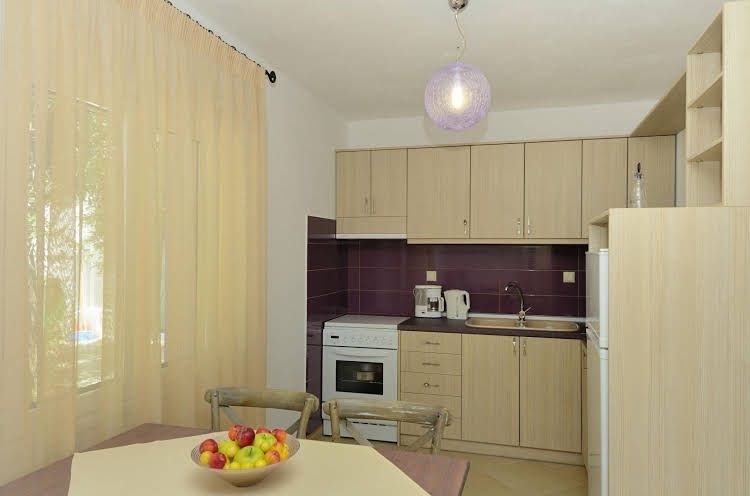 Mega Nero cottage0