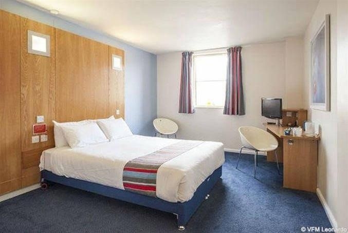 Ramada Encore York0