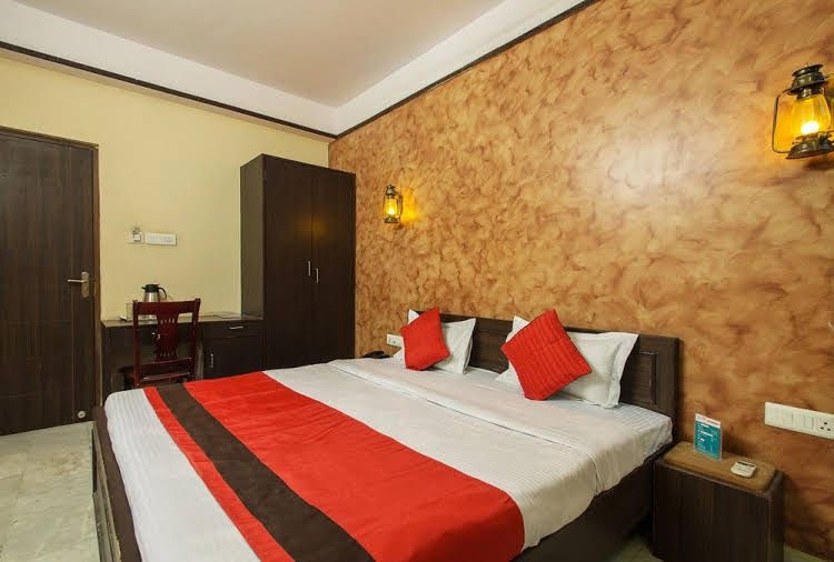 OYO Rooms Govind Marg Raja Park0