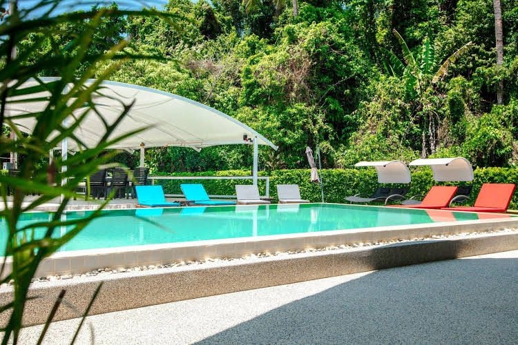 ในหาน บีช รีสอร์ต (Naiharn Beach Resort)1