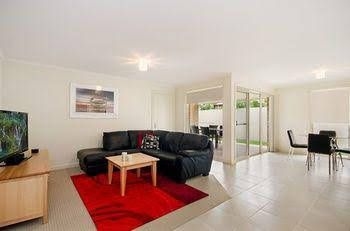 Fringe Apartments0