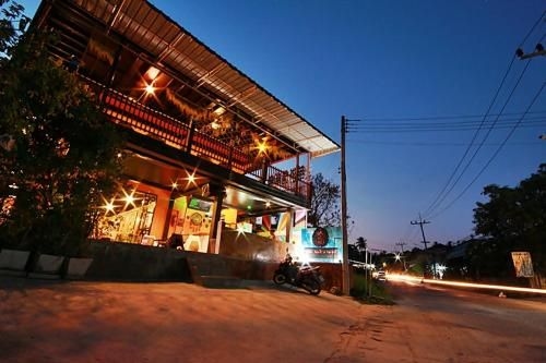 Baan Chalok Hostel0