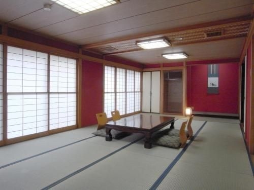 เรียวกัง ยามามุโระ (Ryokan Yamamuro)2