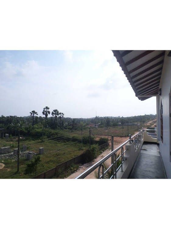 Vista BnB Customs Road0