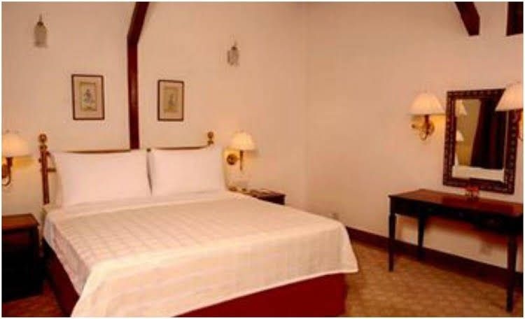 Clarkes Shimla0