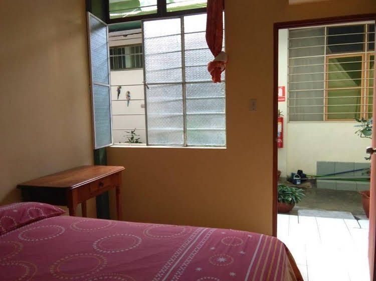 Hostal El Colibri0
