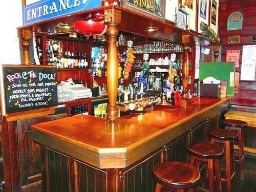 เดอะ ด็อค อินน์ (The Dock Inn)0