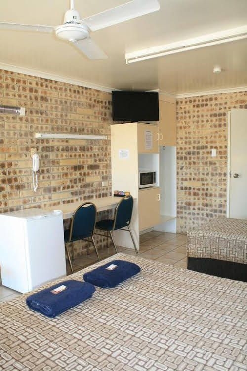 Gin Gin Central Motel0