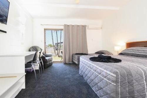 Aaron Motel2