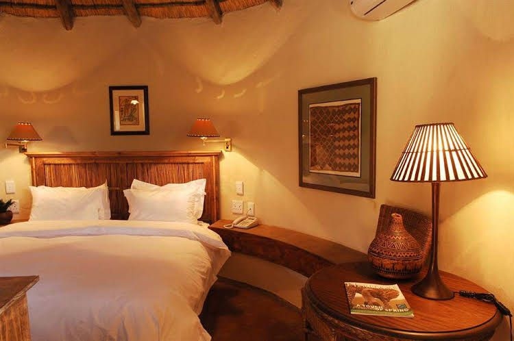Kwena Chalets0