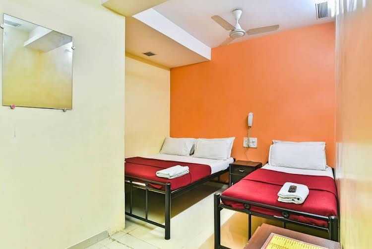 Decent Guest House0
