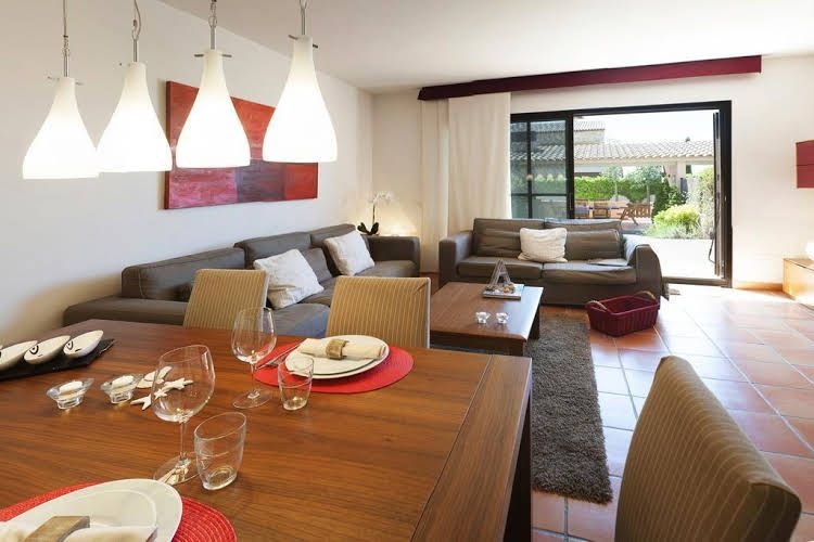 Parlava House0