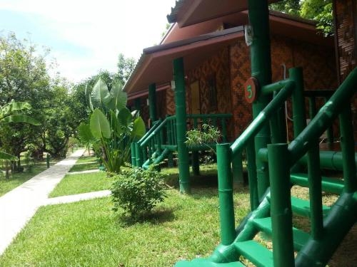 เดอะ รอยัล แบมบู ลอดจ์ (The Royal Bamboo Lodge)0