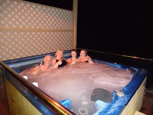 ออน เดอะ เดก แอต ชาร์ก เบย์ (On the Deck @ Shark Bay)3