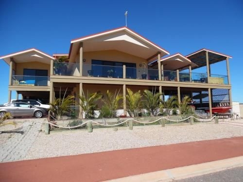 ออน เดอะ เดก แอต ชาร์ก เบย์ (On the Deck @ Shark Bay)4
