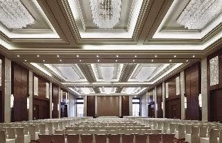 Renaissance Lakeview1