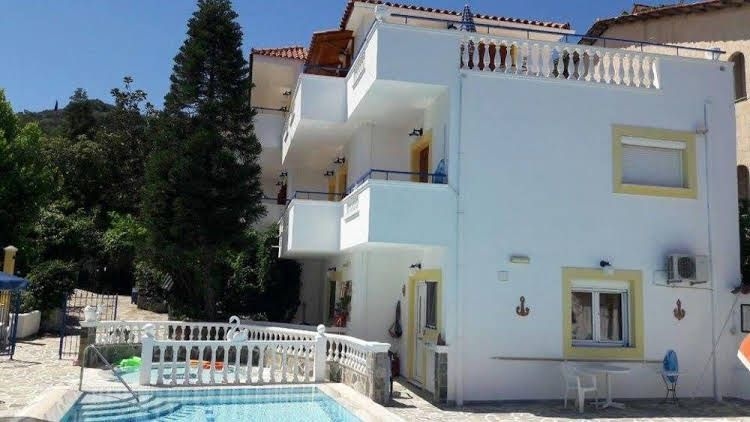 Zafiria Apartments0