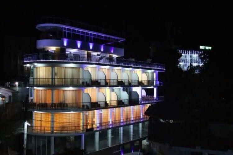 Sky View Grand0