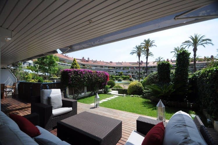 Luxury Apartment with Swimming Pool0