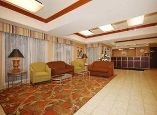 Best Western Plus Airport Inn & Suites2