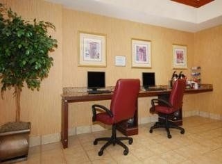 Best Western Plus Airport Inn & Suites3