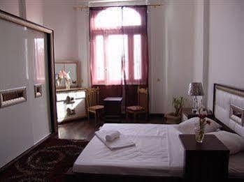 Grand Royal Motel0