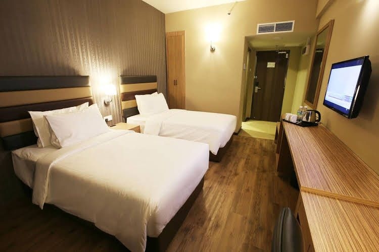 โรงแรมเพิร์ธ (Perth Hotel)0