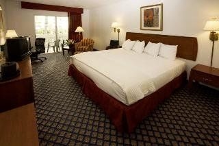 Best Western Plus On The Bay Inn & Marina3