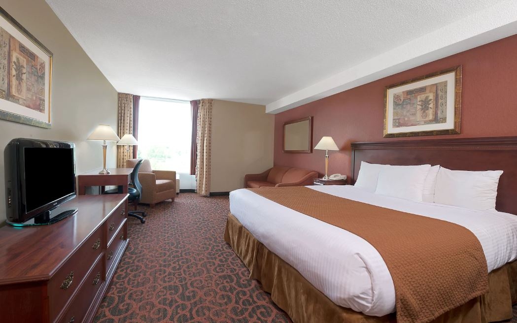 Ramada by Wyndham Niagara Falls1