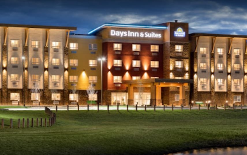 Days Inn & Suites by Wyndham Airdrie0