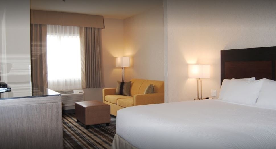 Days Inn & Suites by Wyndham Airdrie3