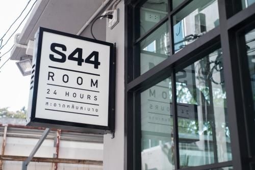 S44ROOM0