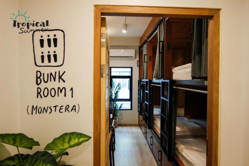 ทรอปิคัล ซัมเมอร์ คาเฟ่ แอนด์ โฮสเทล (Tropical Summer Cafe & Hostel)3