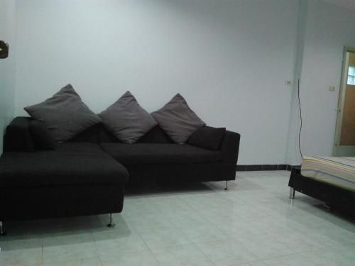 Studio with aircon n kitchen2