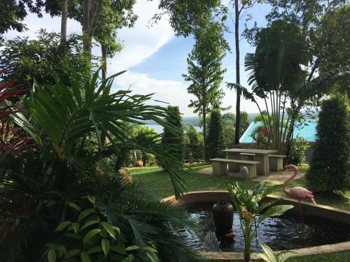 แบร์ฟุต เฮฟเว่น ฮิลล์ เนเชอริสต์ รีสอร์ต (Barefeet Heaven Hill Naturist Resort)1