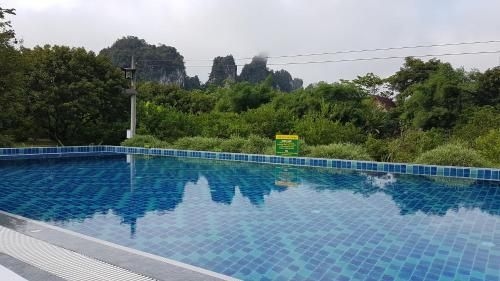 เขาสก โฮสเทล (Khao Sok Hostel)0