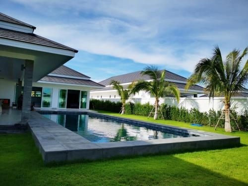 The clouds house with pool2
