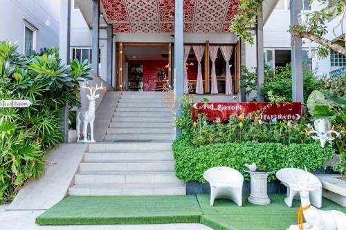 AA Birds Hotel0