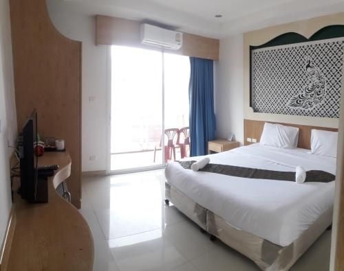 Red Sapphire Hotel1