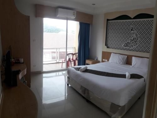 Red Sapphire Hotel0