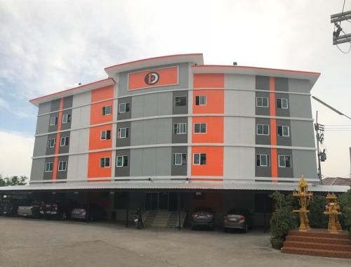 Dhanakarn Place D42