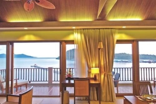 Luxury Penthouse - Infinity Pool4