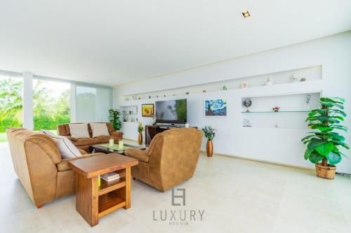Luxury Modern 4 Bedroom Pool Villa PH1112