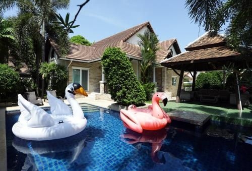 Green Residence Pattaya 4 Bedrooms Pool Villa0