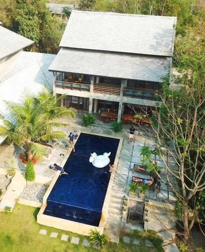 Ping Pool Villa 14