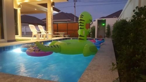 Greenview Pool Villa Cha-am3