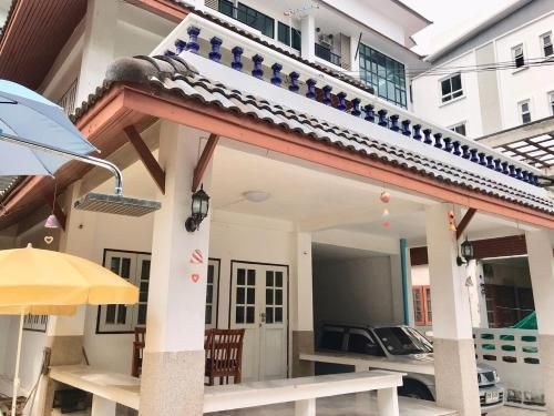 Bang Saen Boat House1