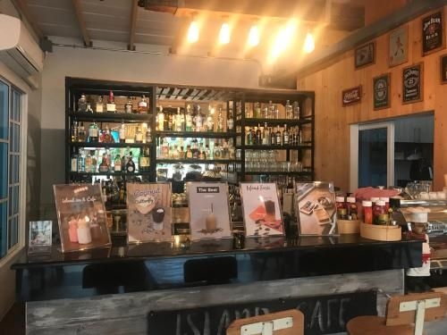 Island Inn3