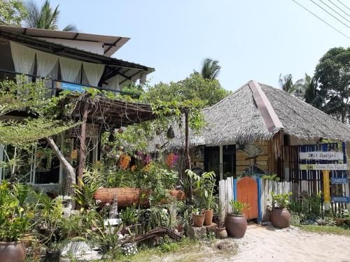 Joy Aowyai Home0